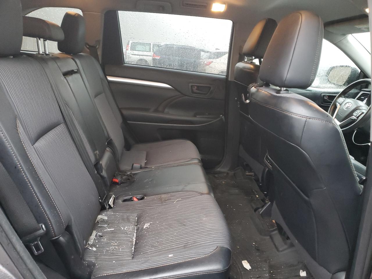 2015 Toyota Highlander - Image 11