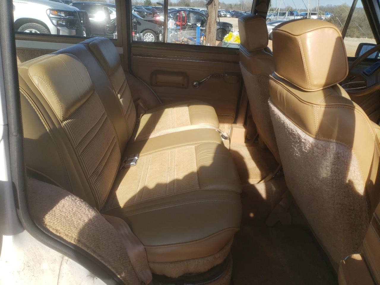 1988 Jeep Grand Wagoneer - Image 11