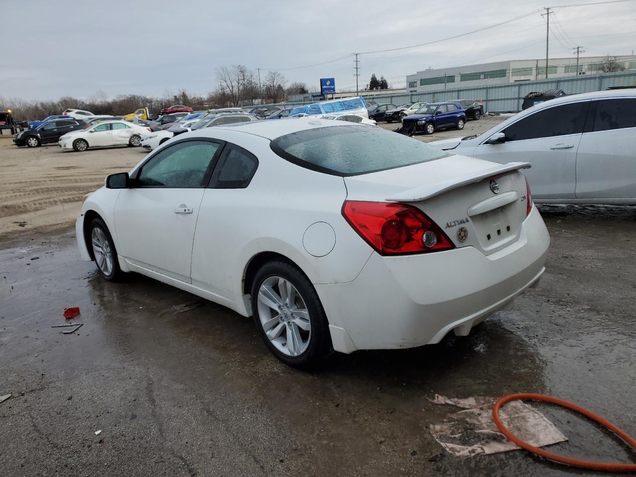 2010 Nissan Altima - Image 2