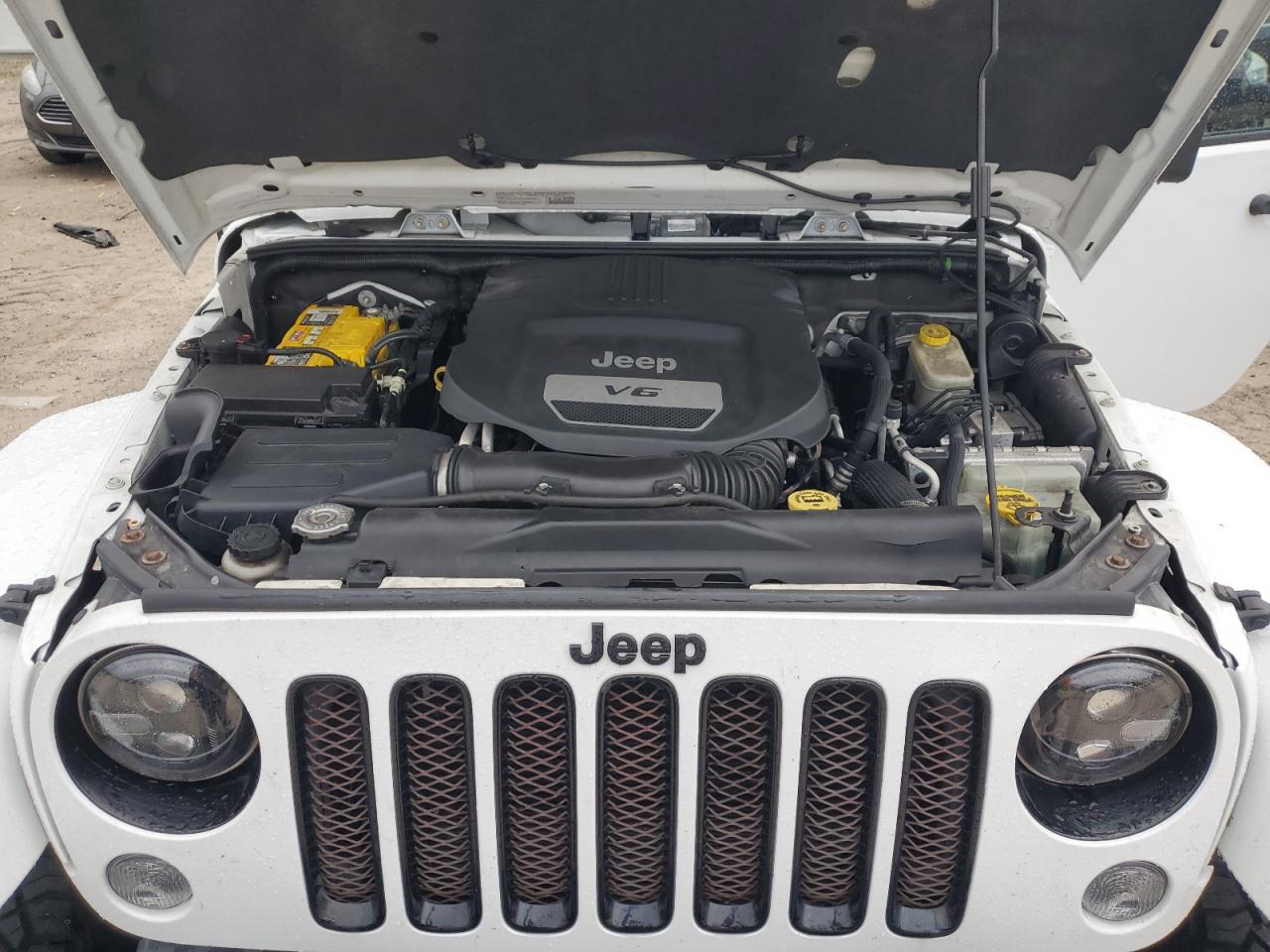 2014 Jeep Wrangler - Image 12