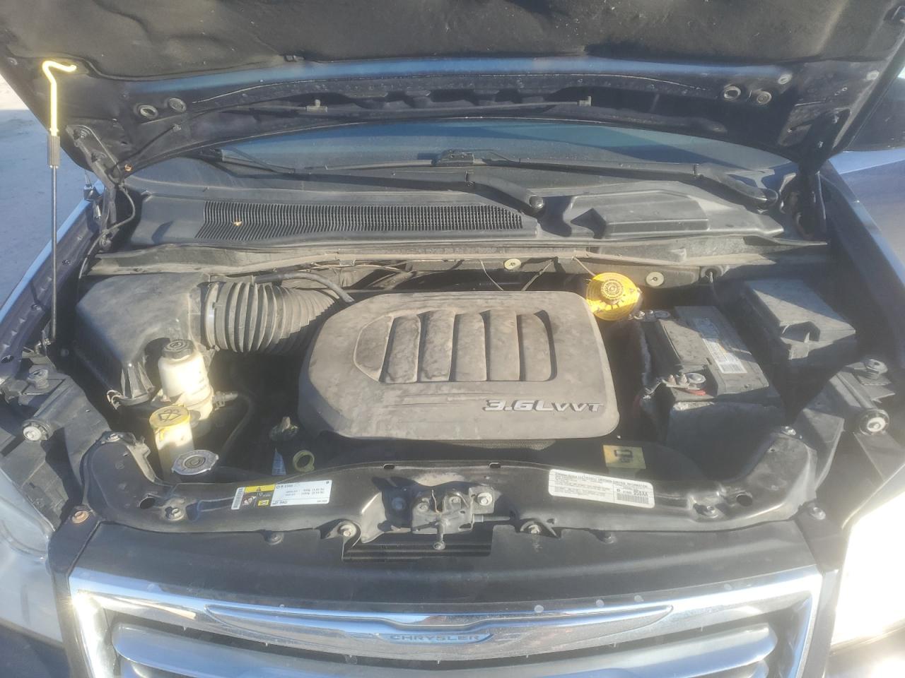 2014 Chrysler Town & Country - Image 12