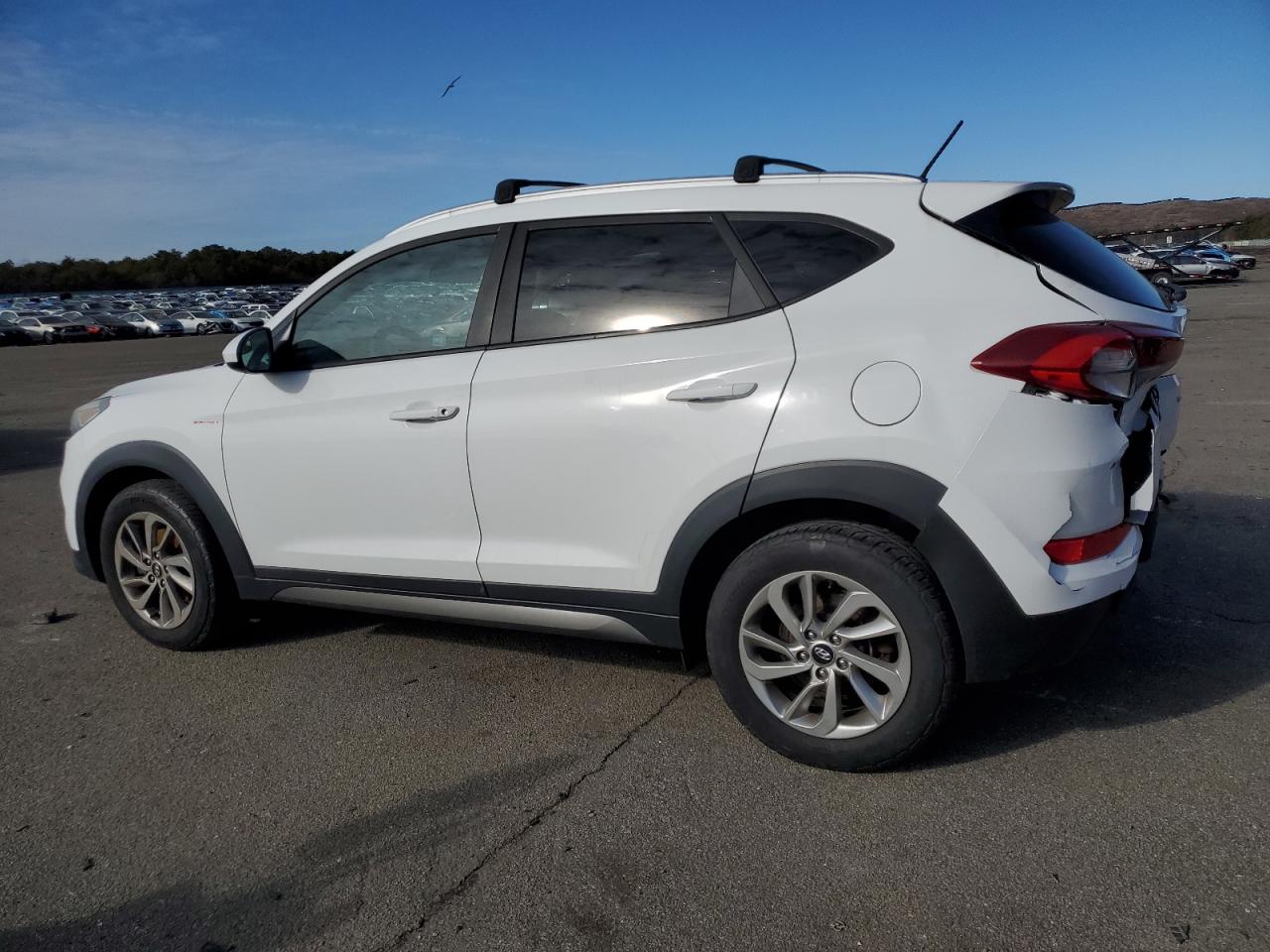2016 Hyundai Tucson - Image 2