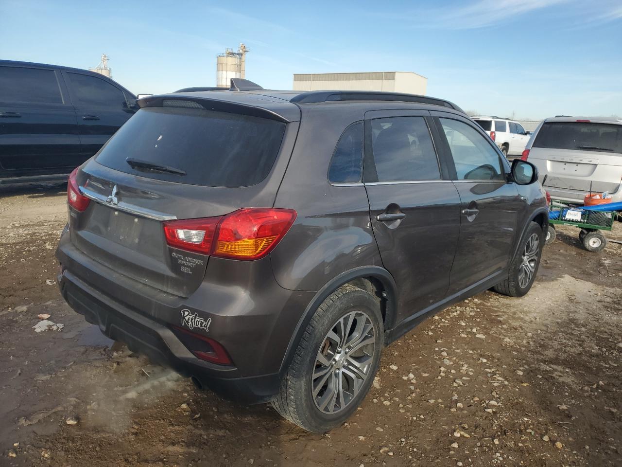 2018 Mitsubishi Outlander - Image 3