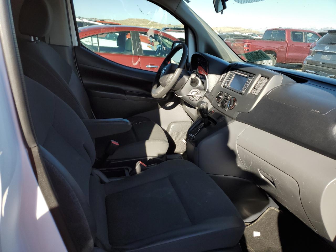 2015 Nissan NV - Image 10