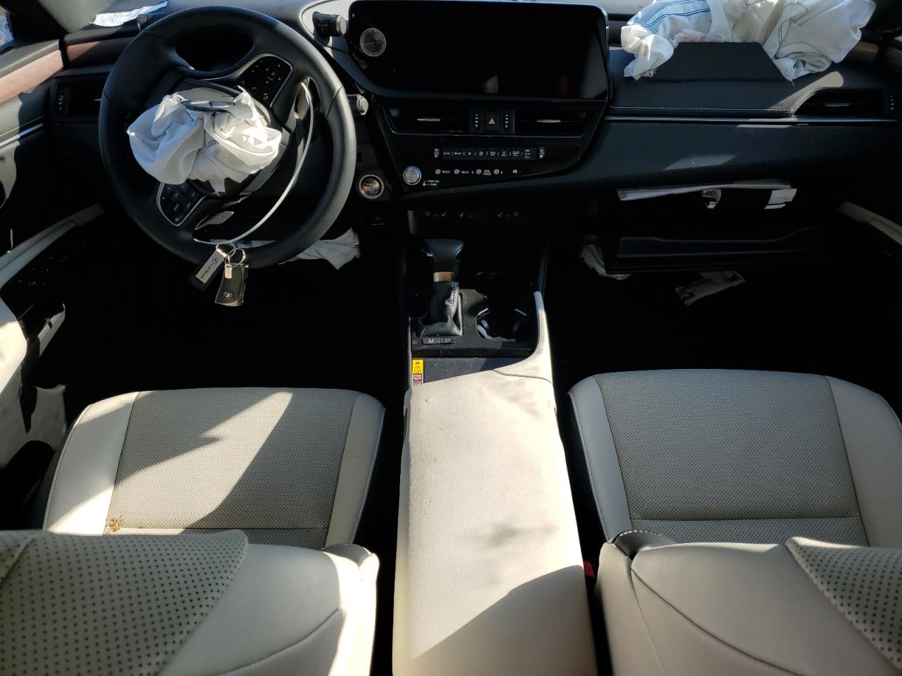 2025 Lexus ES - Image 8