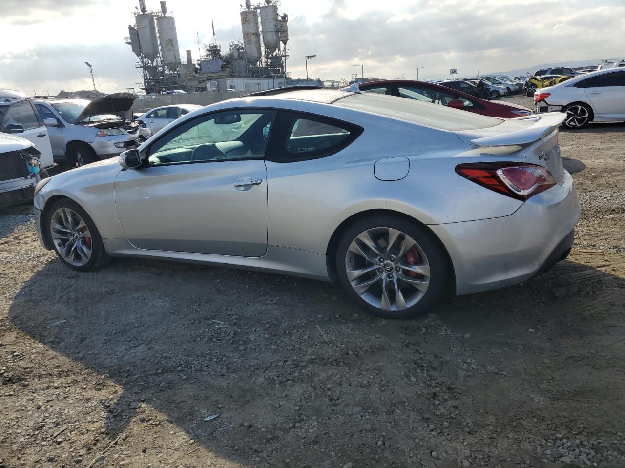 2013 Hyundai Genesis - Image 2