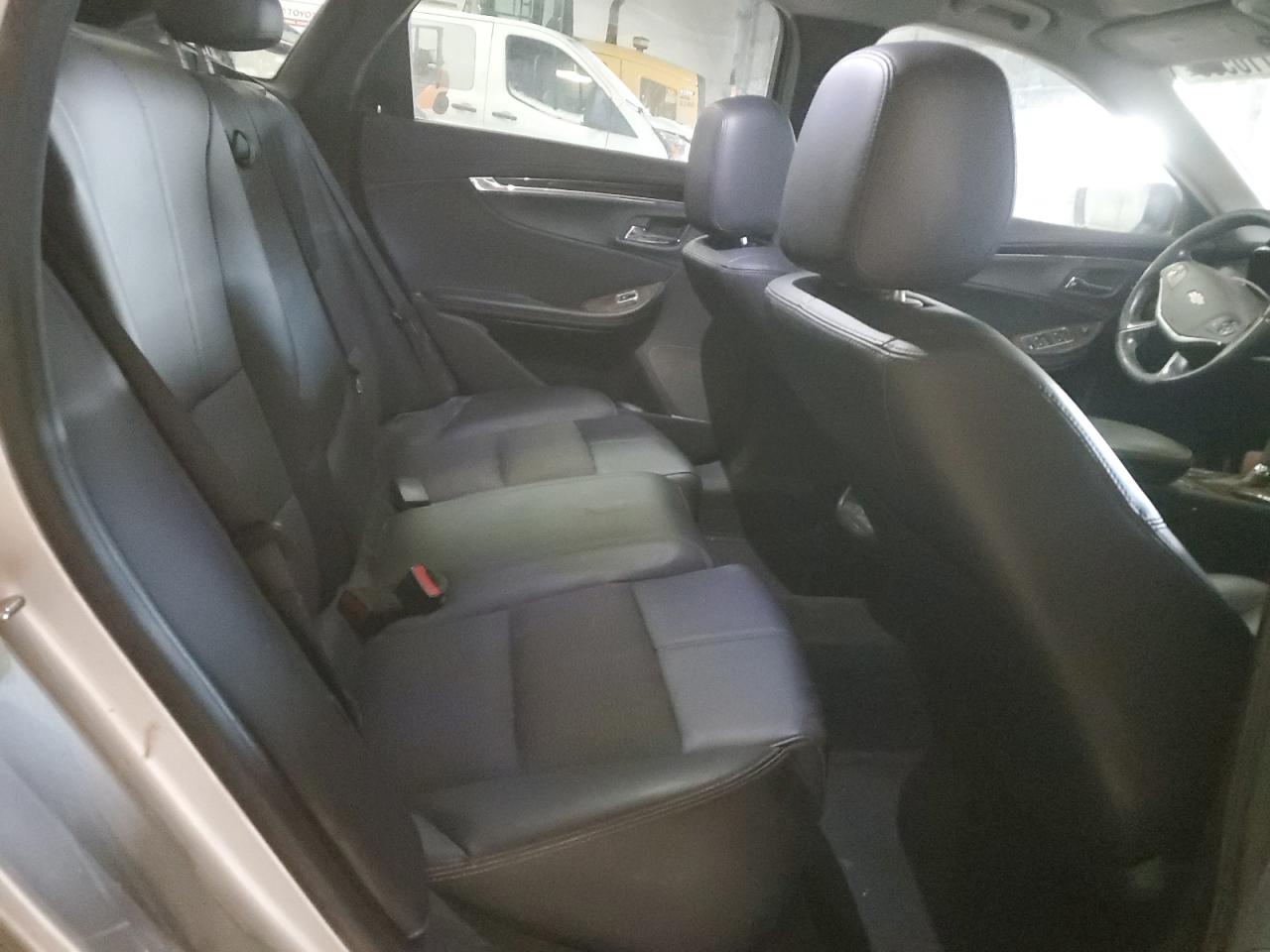 2015 Chevrolet Impala - Image 10