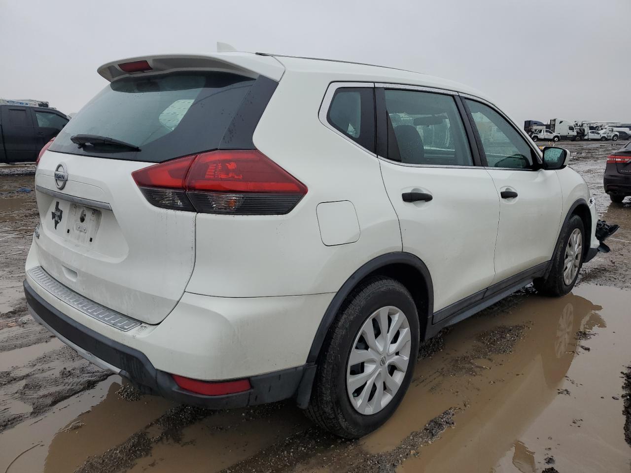 2018 Nissan Rogue - Image 3
