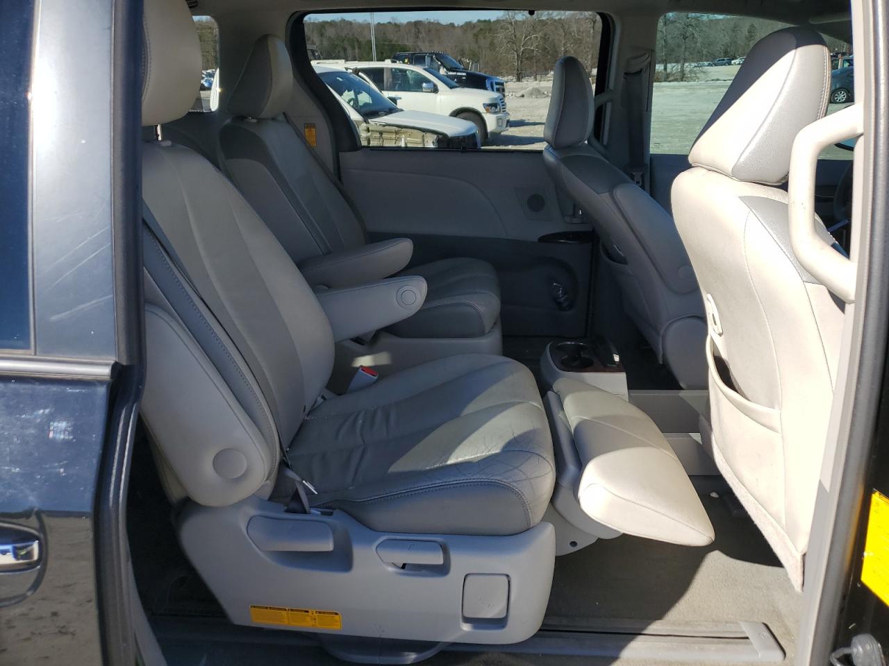 2014 Toyota Sienna - Image 11