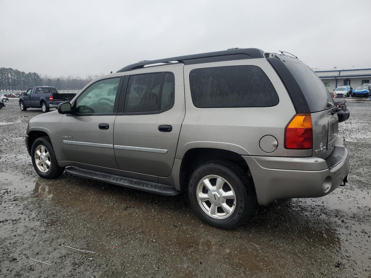 2006 GMC Envoy - Image 2