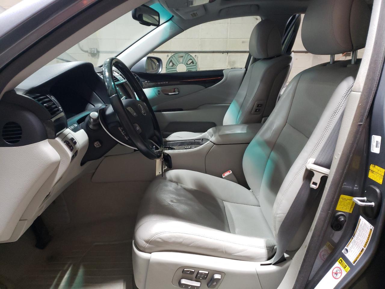 2012 Lexus LS - Image 7
