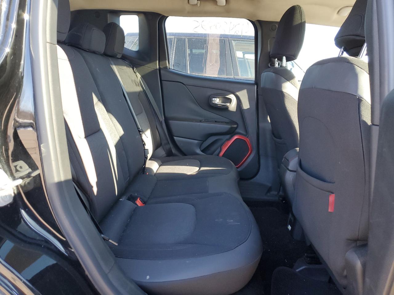 2015 Jeep Renegade - Image 11