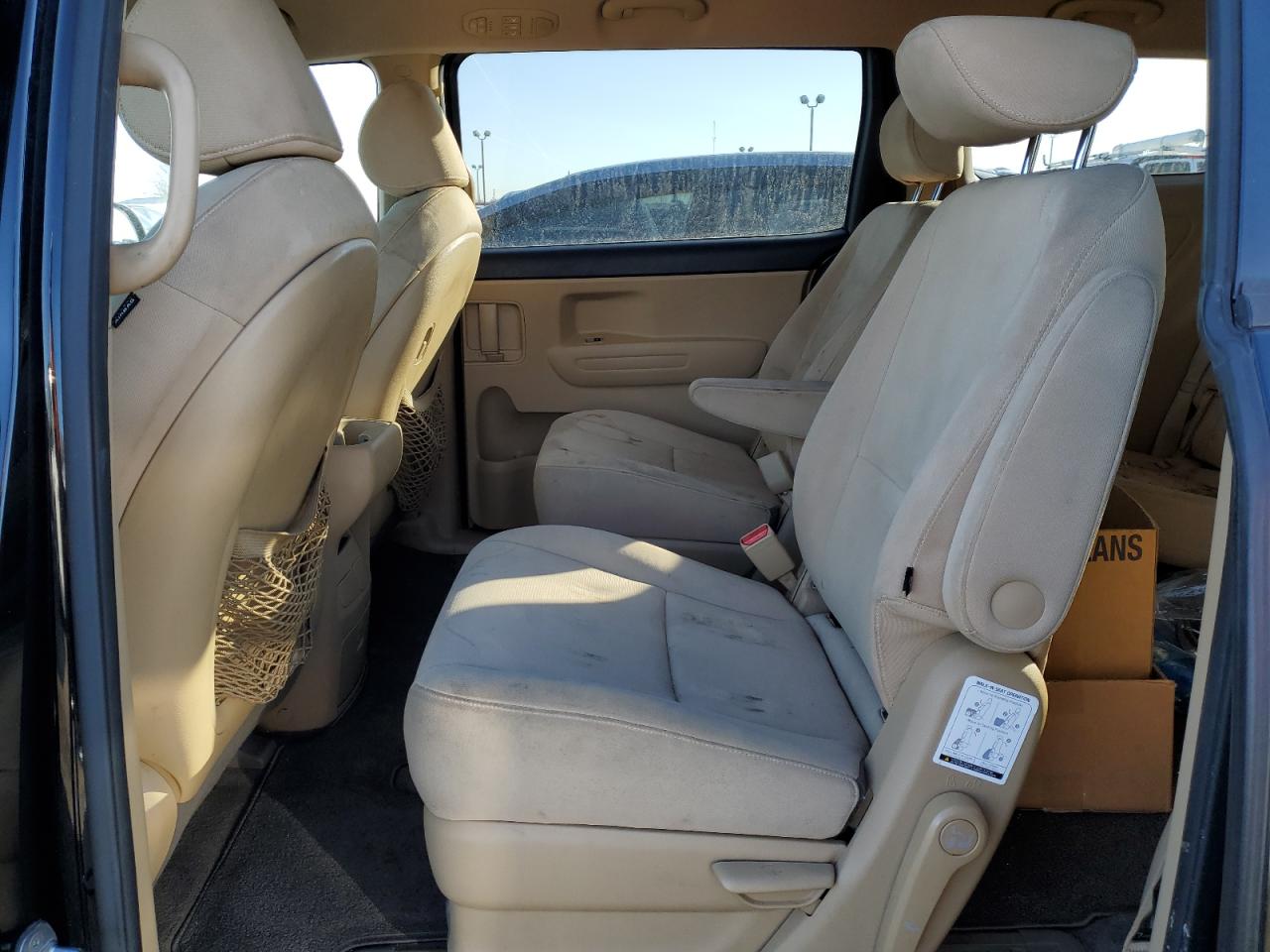 2015 Kia Sedona - Image 11