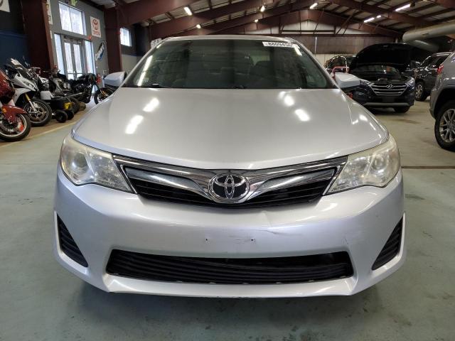 Sedans TOYOTA CAMRY 2013 Srebrny