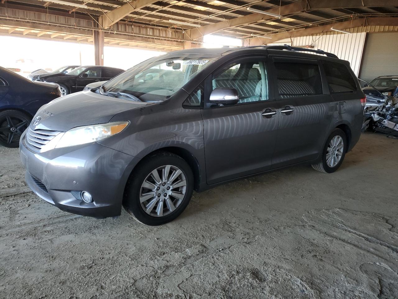 2013 Toyota Sienna - Image 1