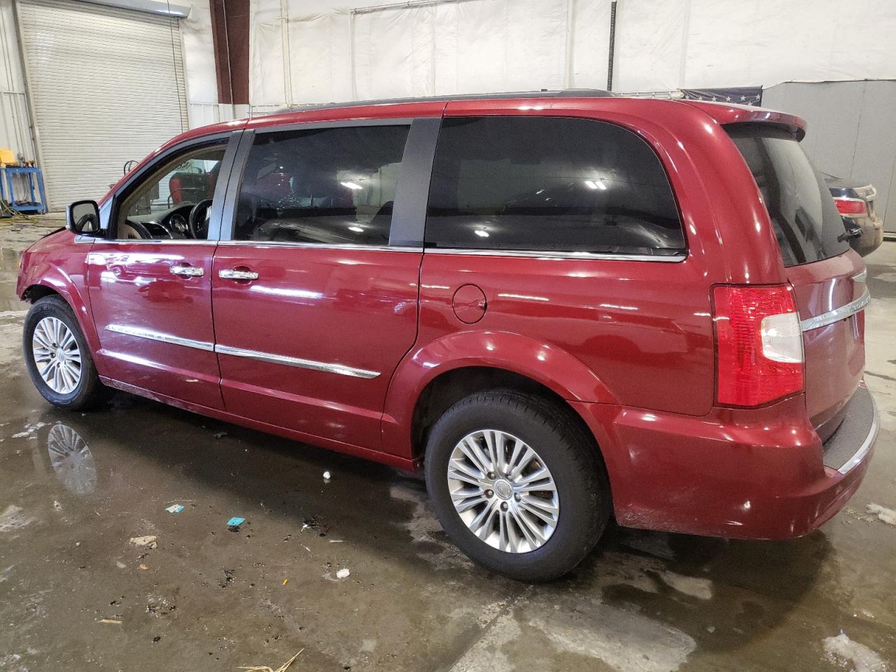 2015 Chrysler Town & Country - Image 2