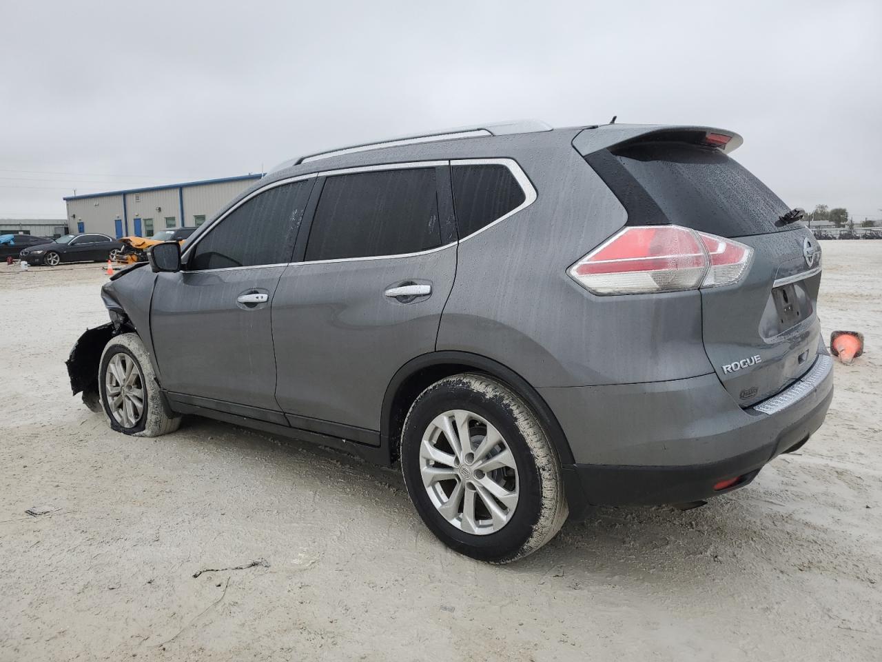 2016 Nissan Rogue - Image 2