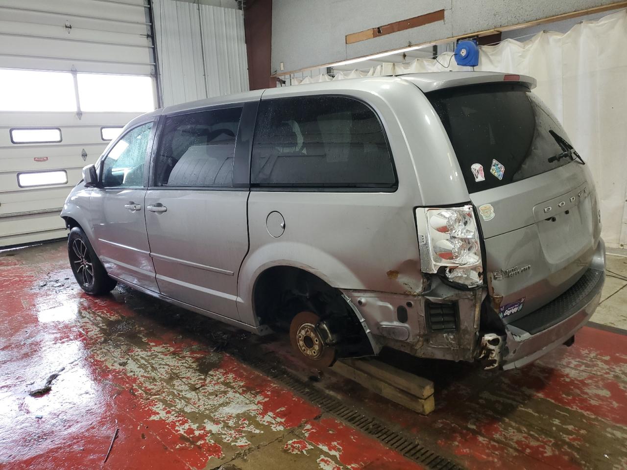 2017 Dodge Caravan - Image 2