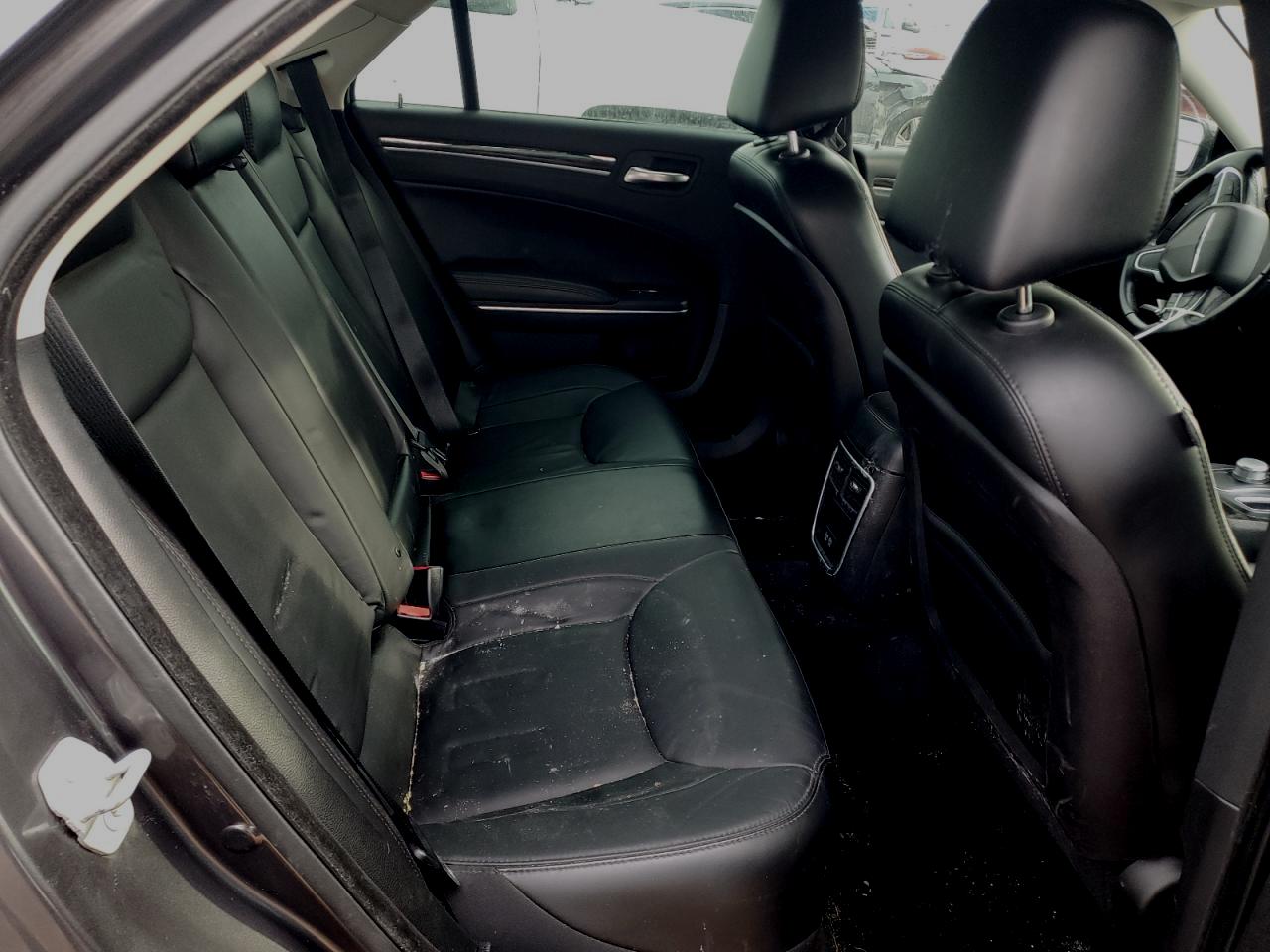 2015 Chrysler 300 - Image 10
