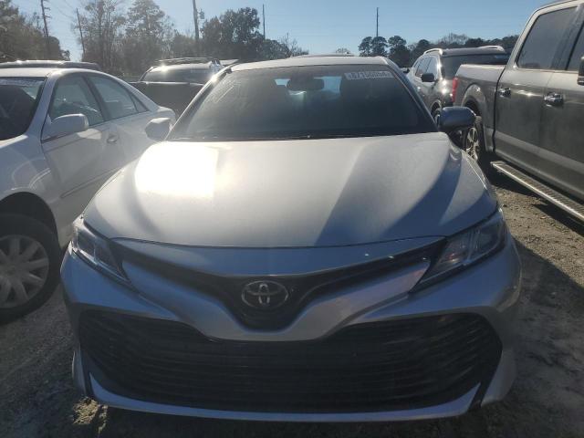  TOYOTA CAMRY 2018 Srebrny