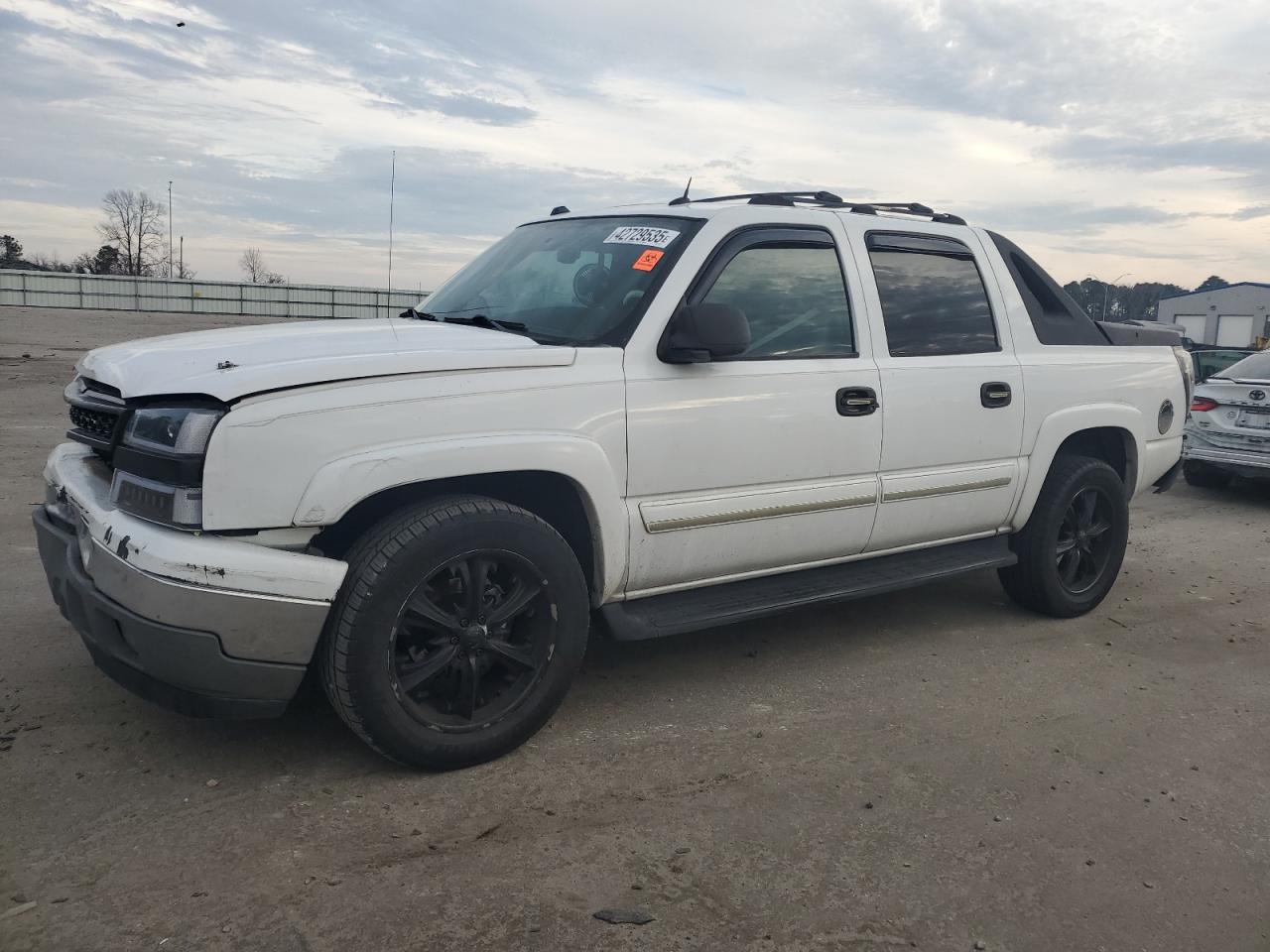 2005 Chevrolet Avalanche - Image 1