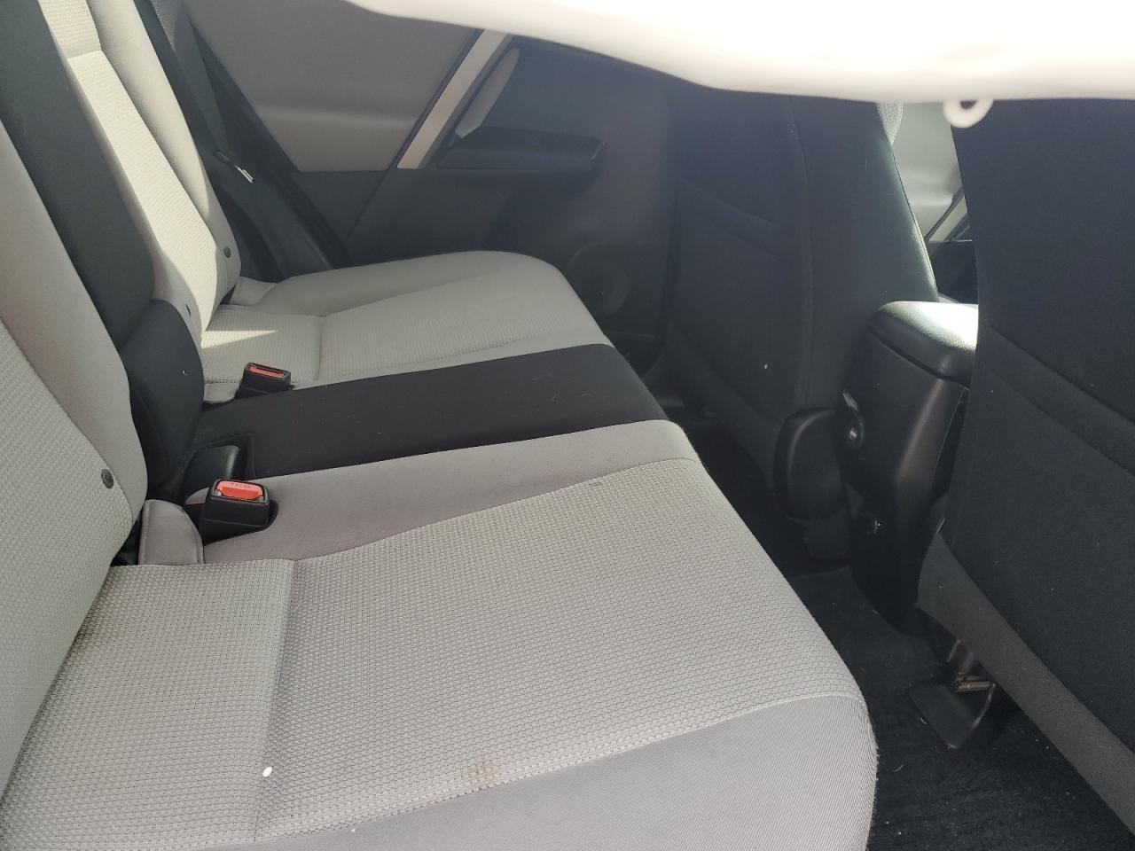 2016 Toyota RAV 4 - Image 10