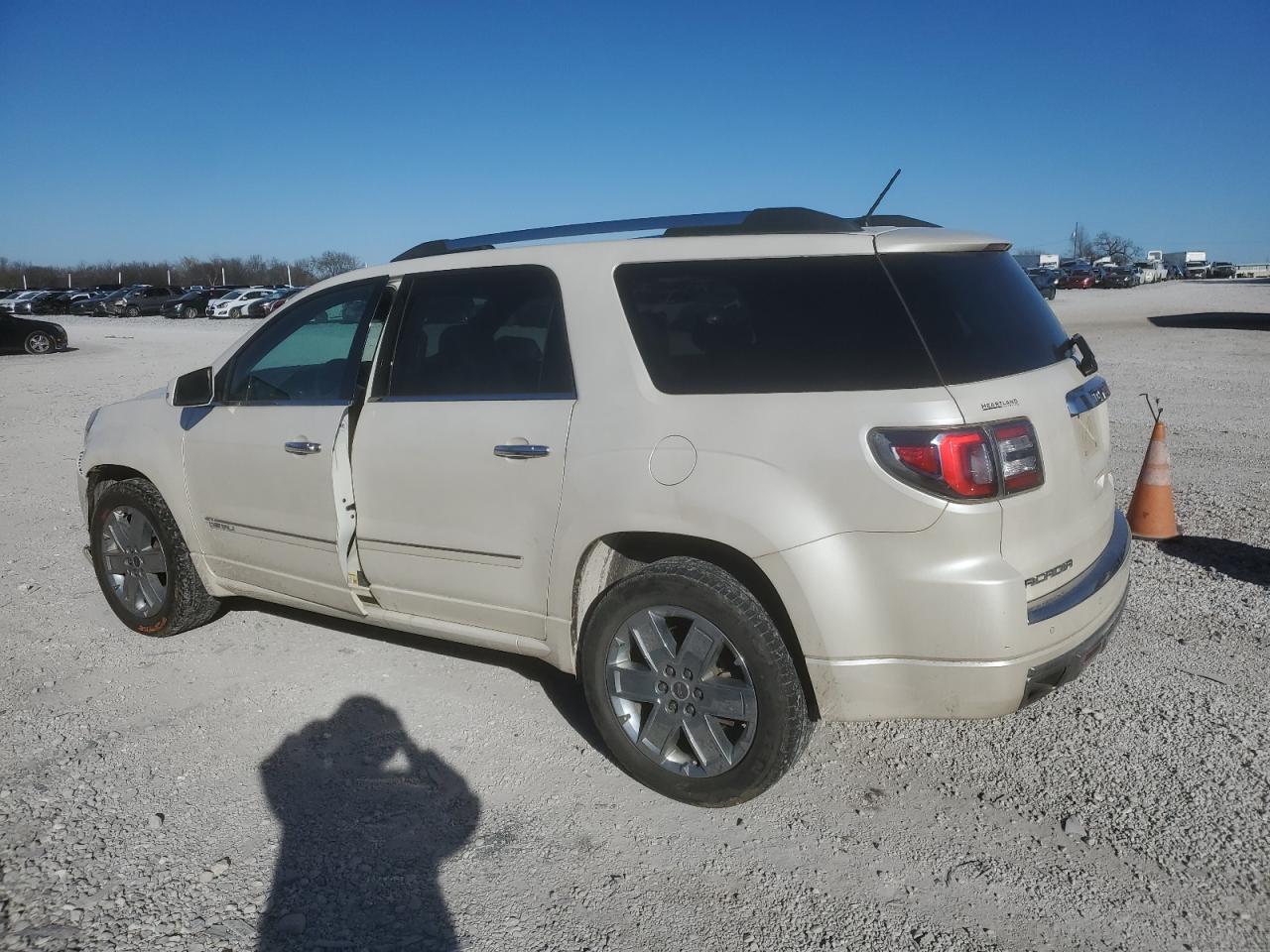 2014 GMC Acadia - Image 2