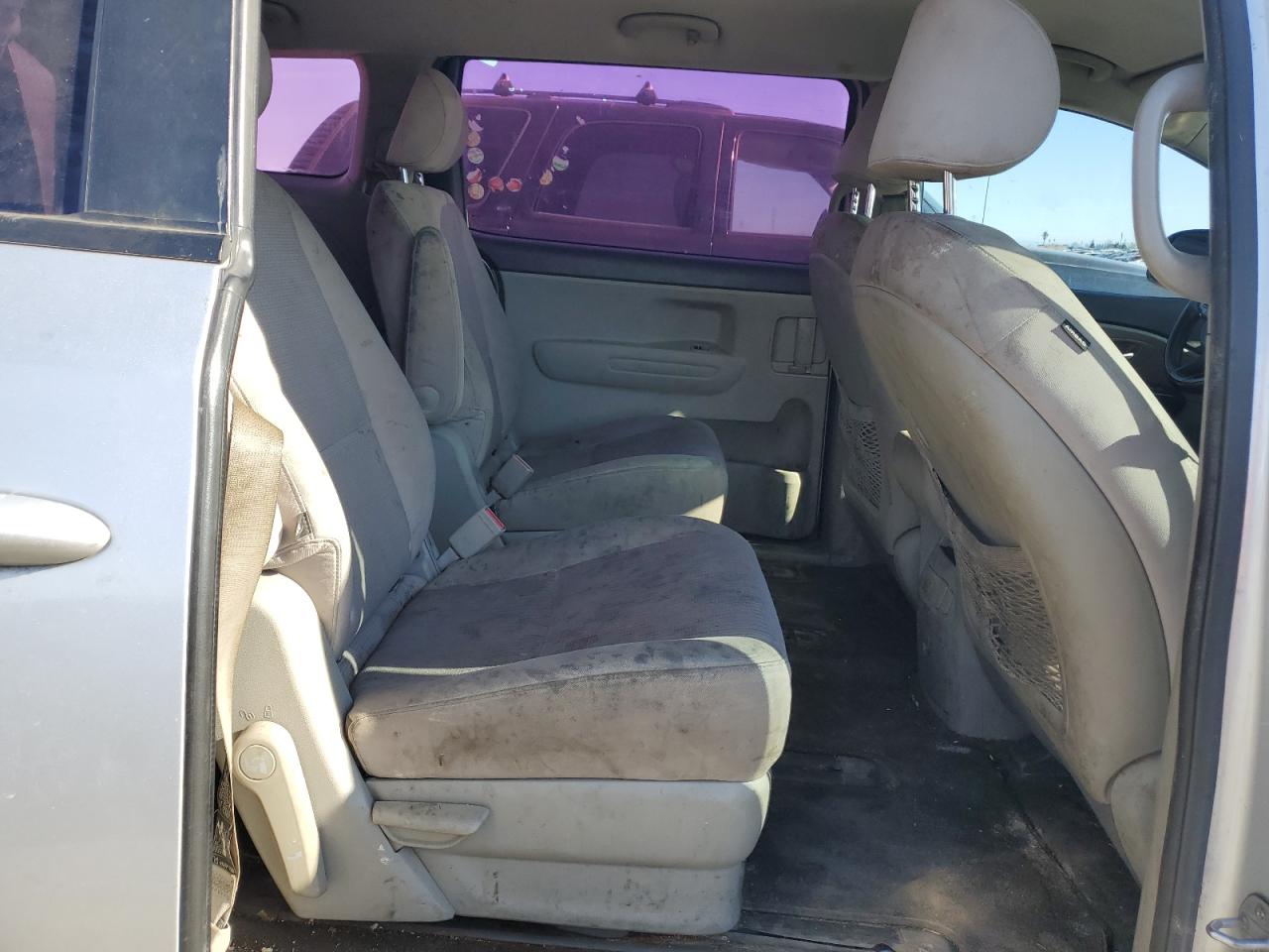 2017 Kia Sedona - Image 11
