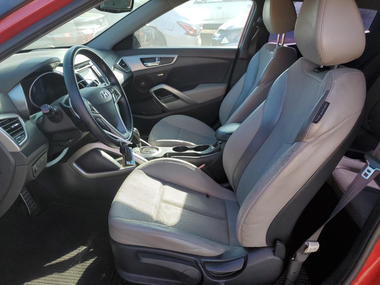 2013 Hyundai Veloster - Image 7