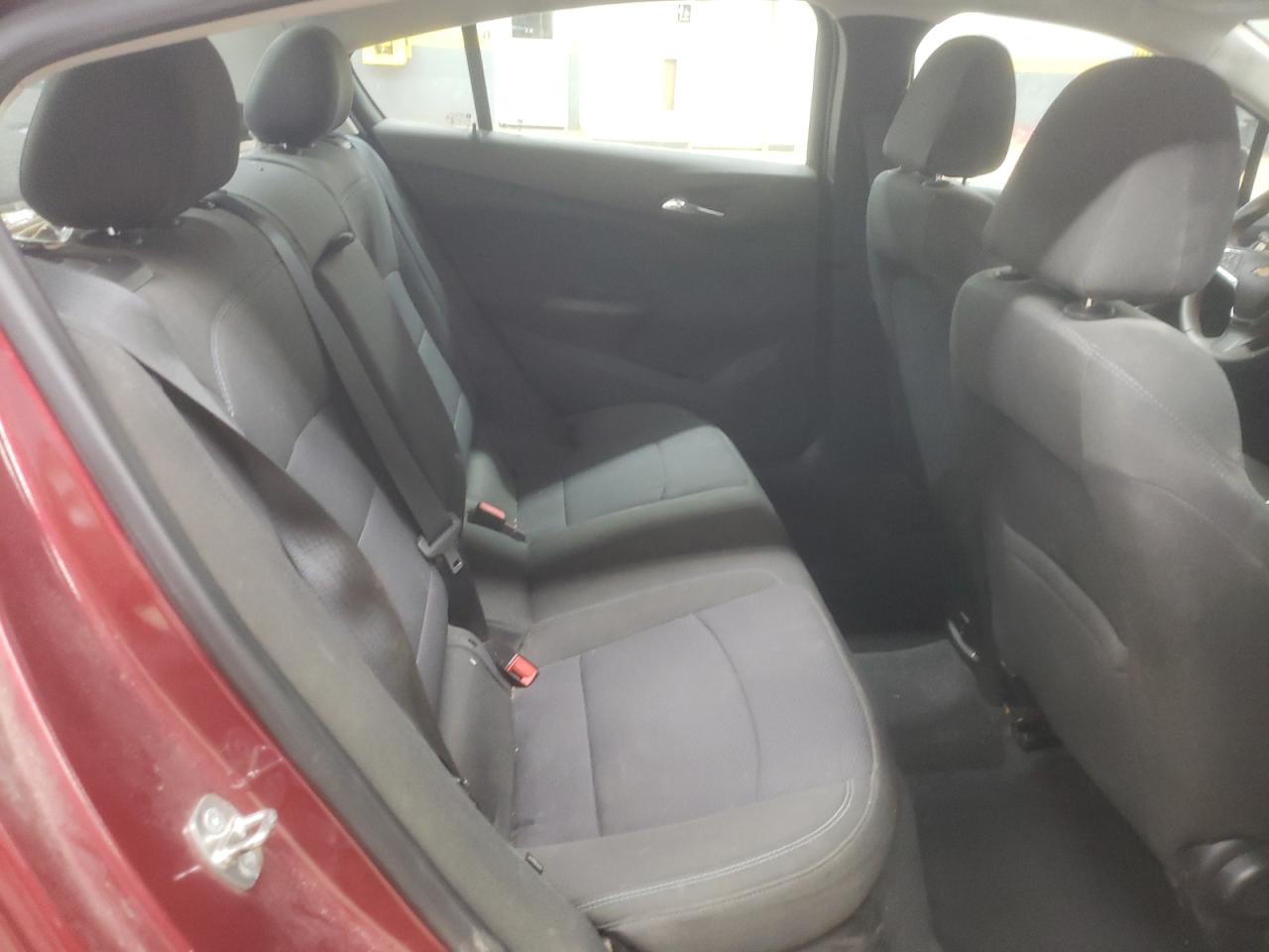 2018 Chevrolet Cruze - Image 10