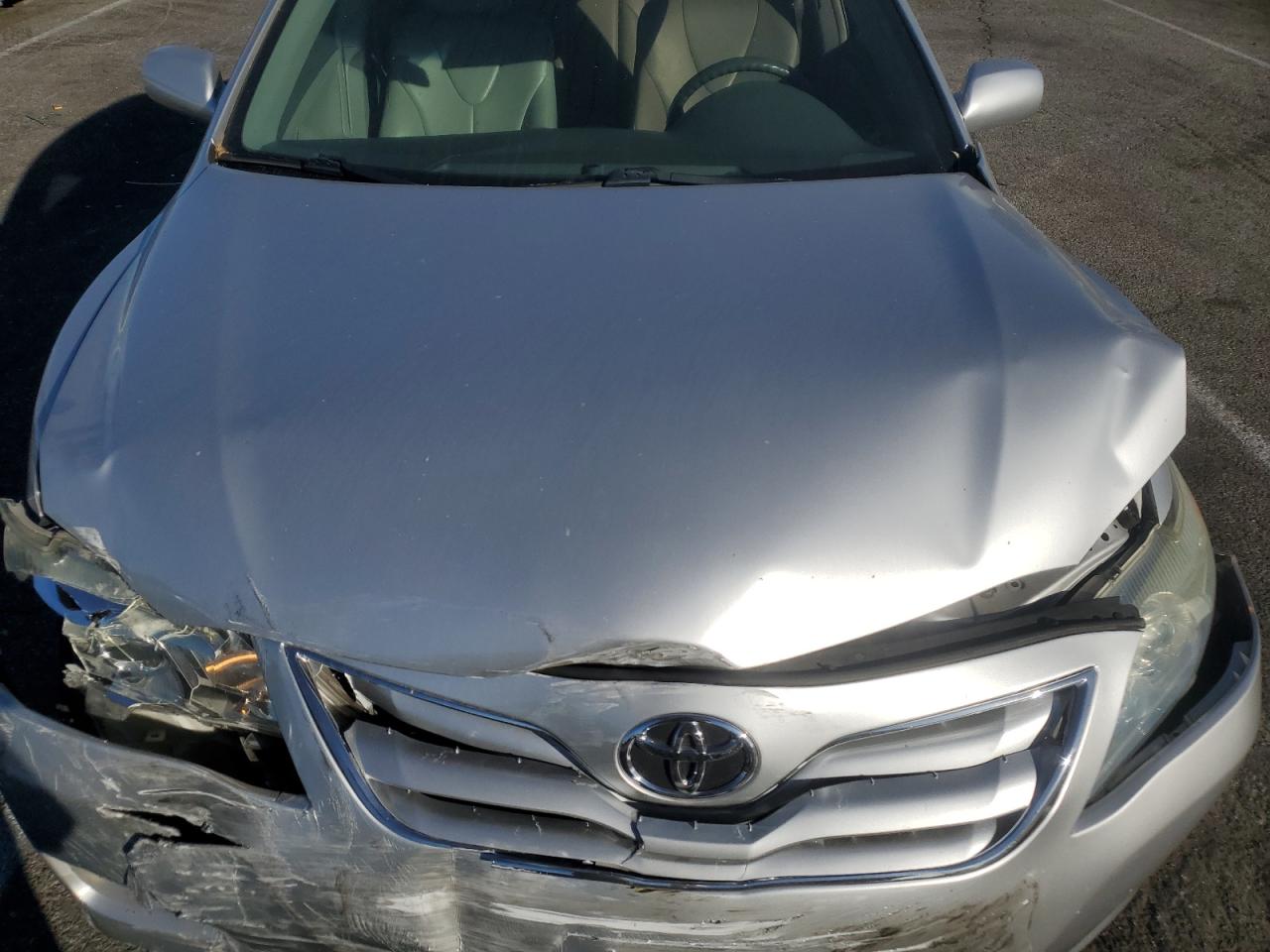 2010 Toyota Camry - Image 12
