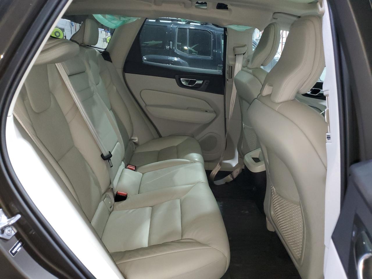 2021 Volvo XC60 - Image 11