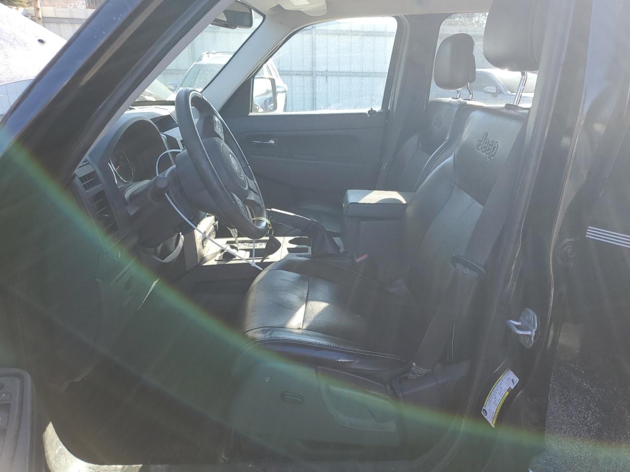2012 Jeep Liberty (North America) - Image 7