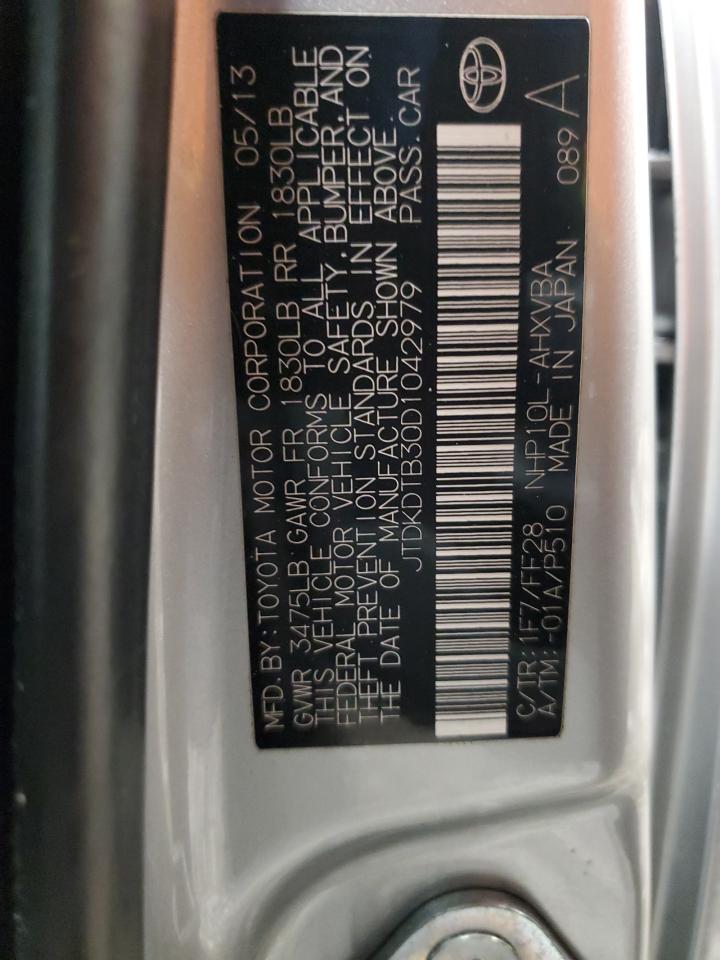 2013 Toyota Prius - Image 14