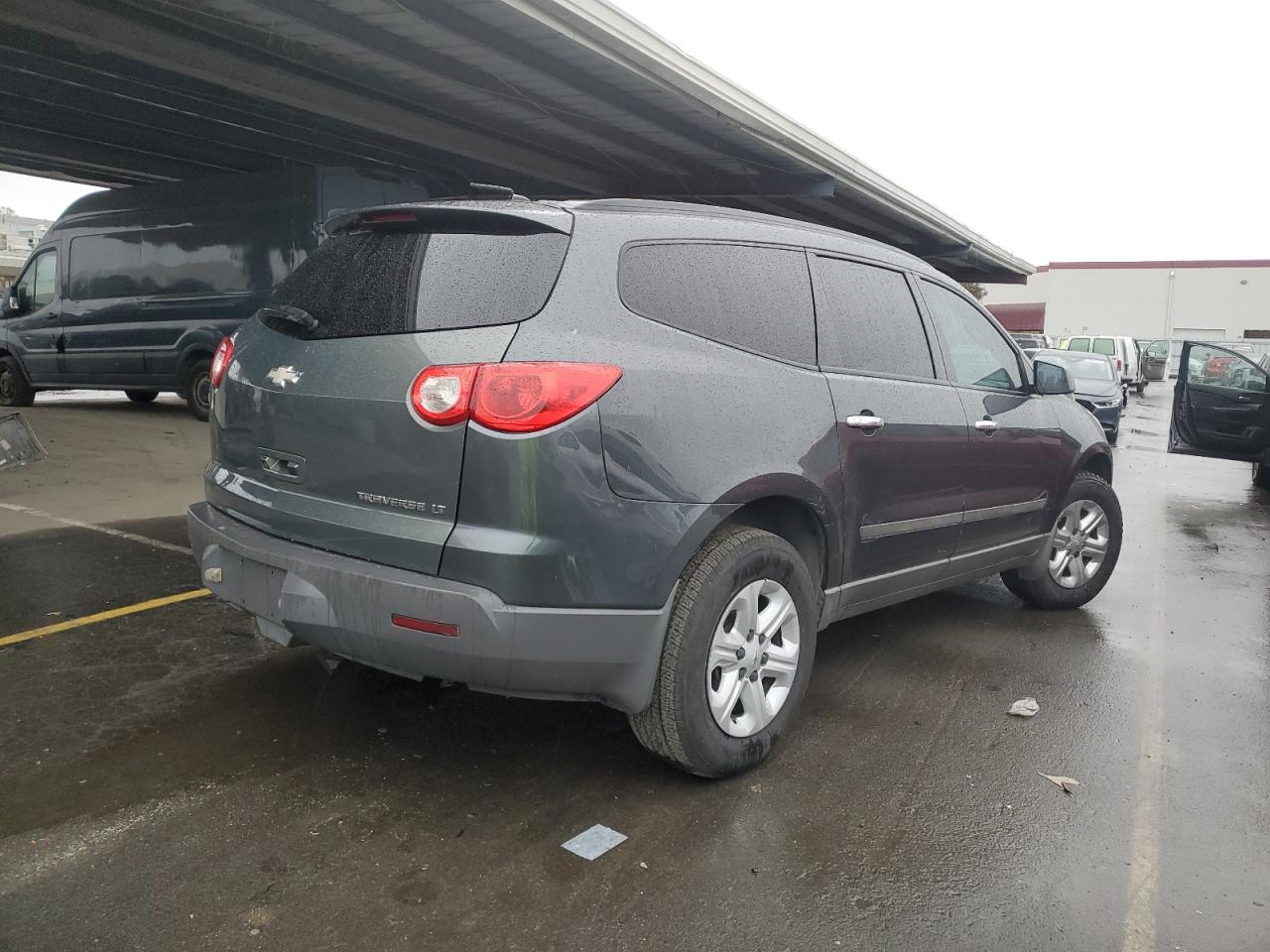 2011 Chevrolet Traverse - Image 3