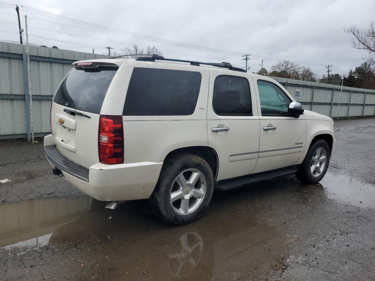 2014 Chevrolet Tahoe - Image 3