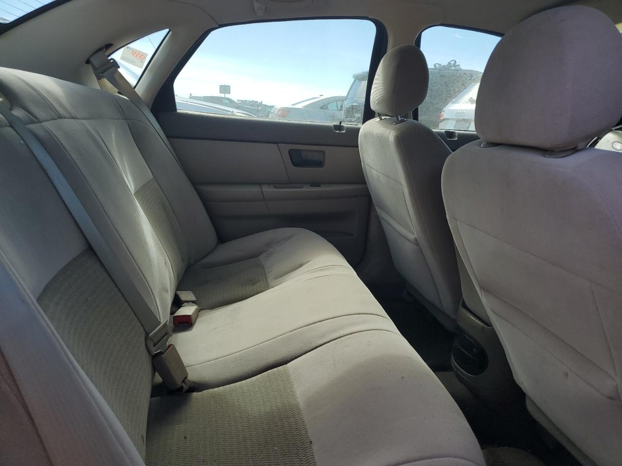 2006 Ford Taurus - Image 10