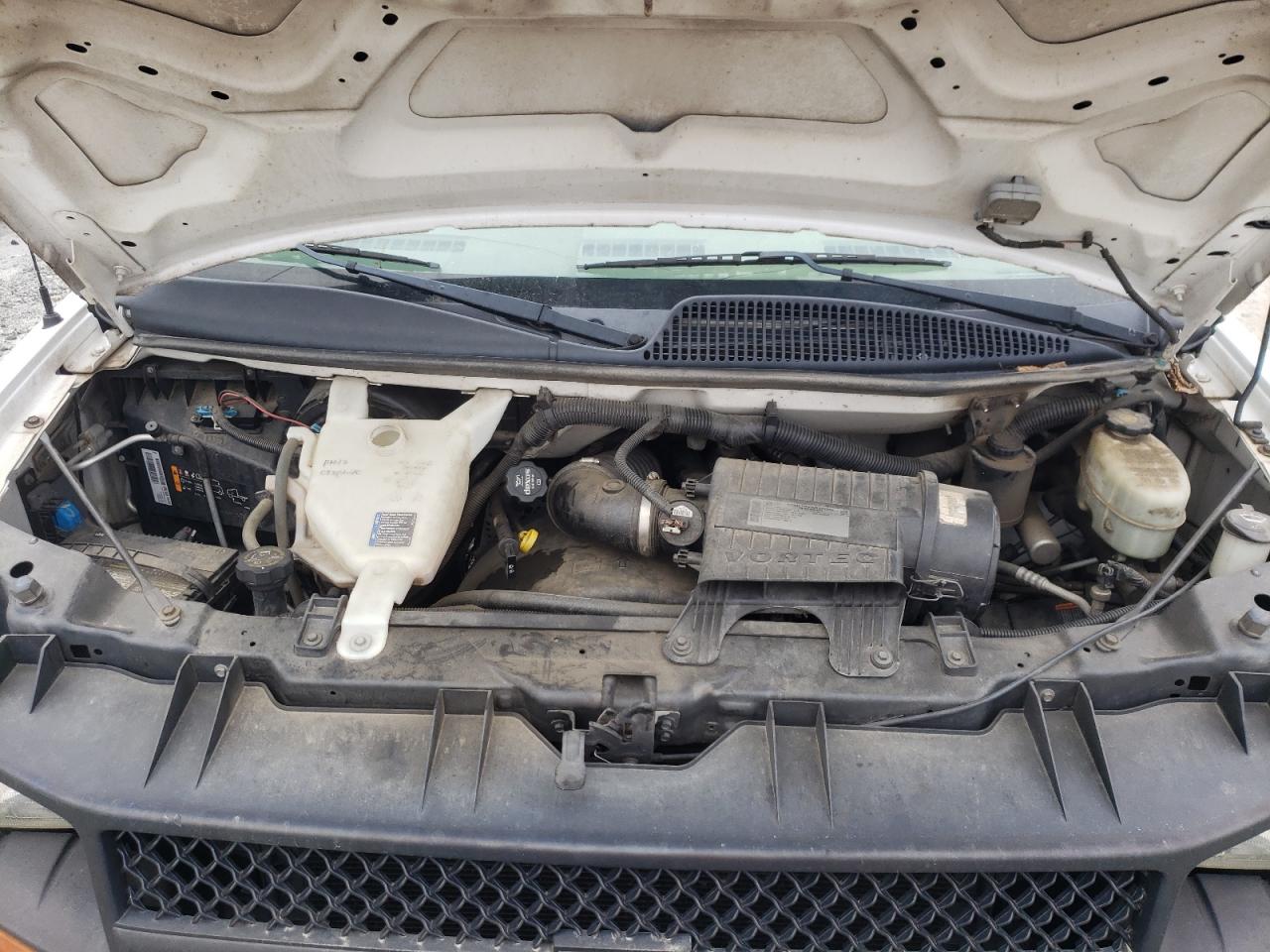 2014 Chevrolet Express - Image 12