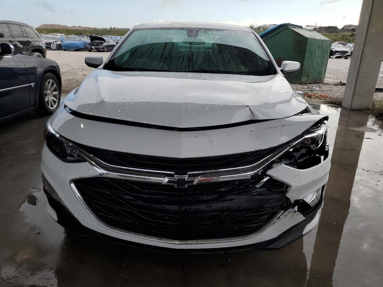 2022 Chevrolet Malibu - Image 5
