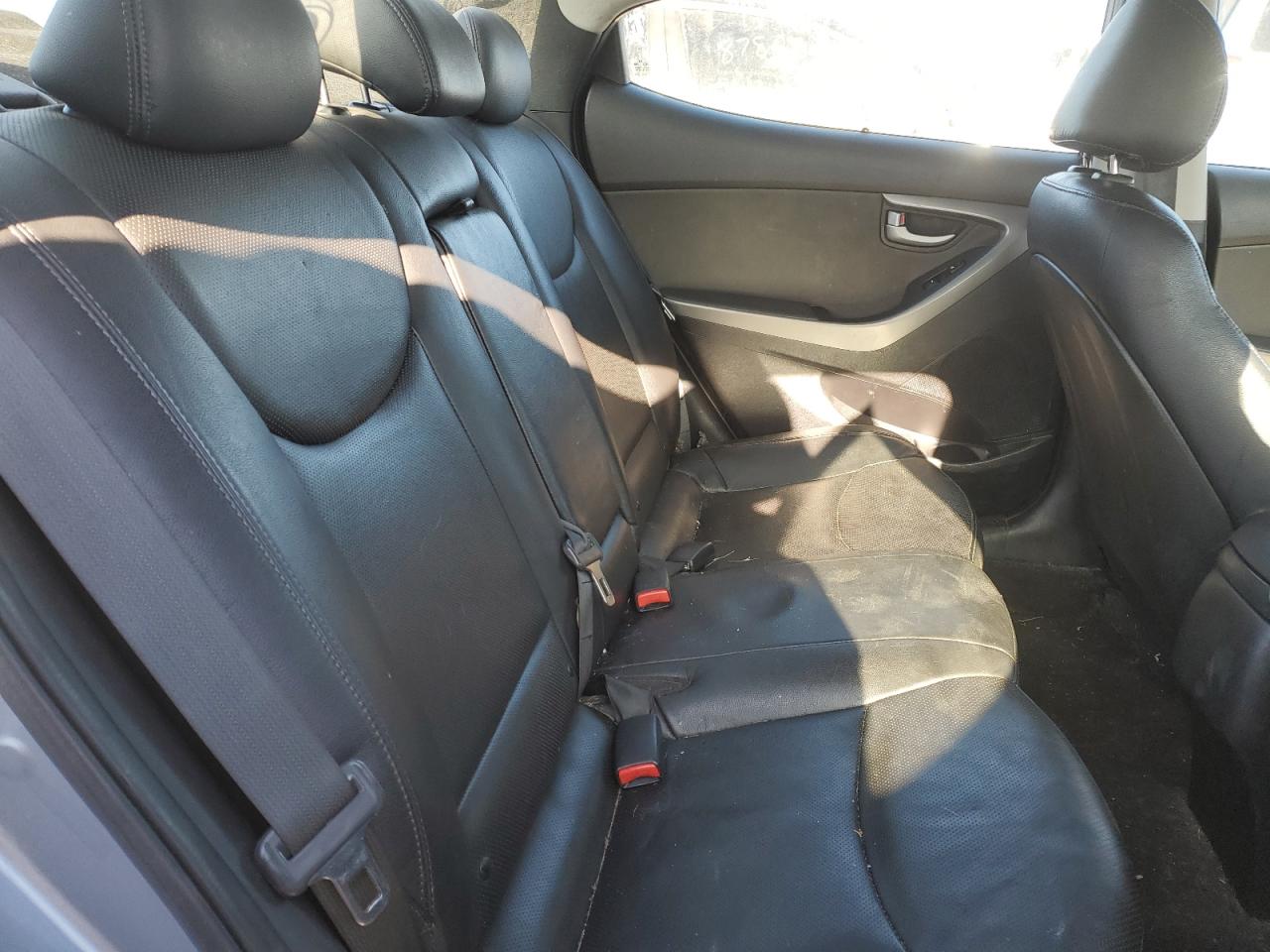 2016 Hyundai Elantra - Image 10