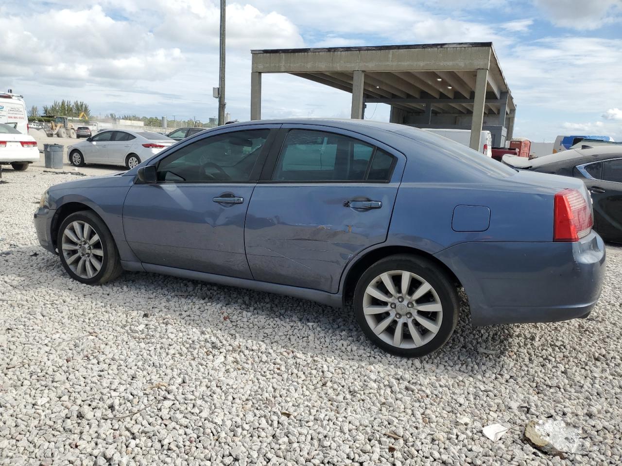 2008 Mitsubishi Galant - Image 2