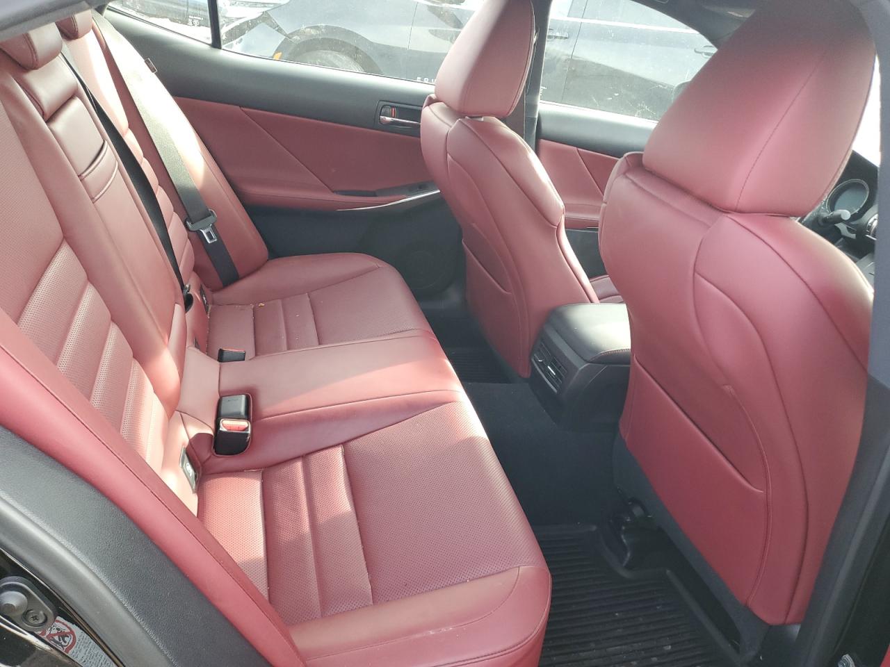 2016 Lexus IS - Image 10