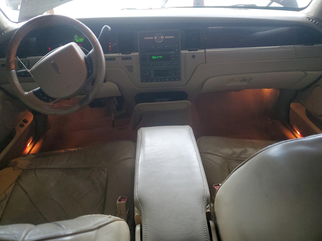2006 Lincoln Town Car - Image 8