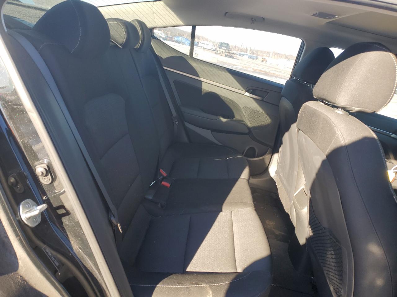 2017 Hyundai Elantra - Image 11