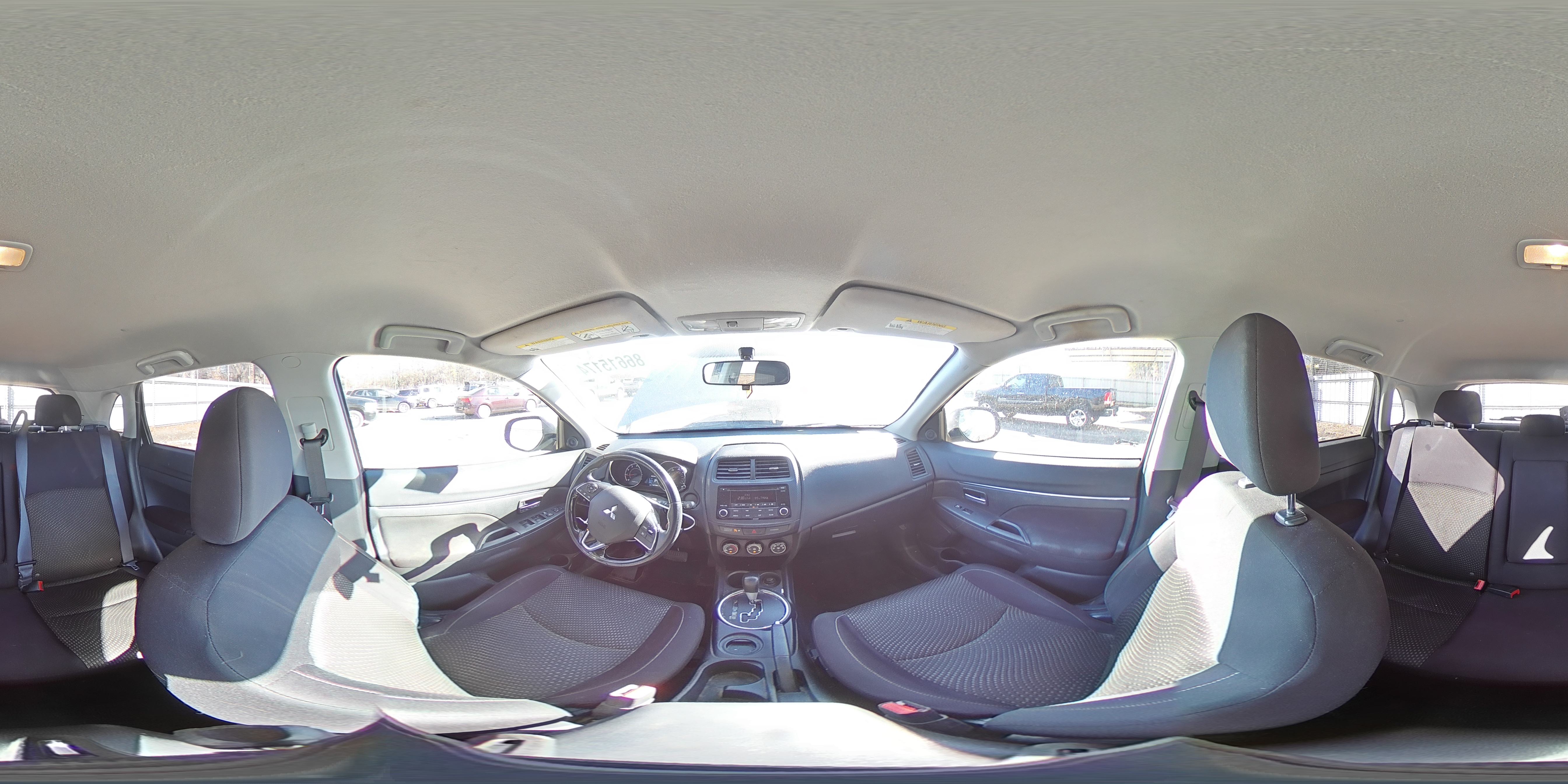 2016 Mitsubishi Outlander - Image 16