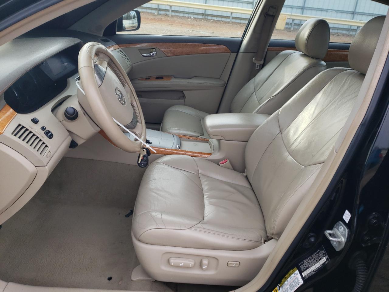 2005 Toyota Avalon - Image 7