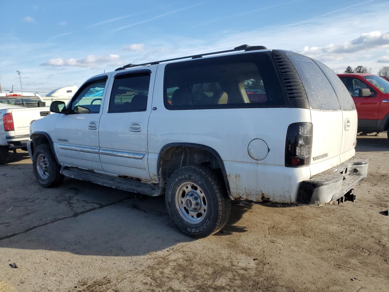2004 GMC Yukon - Image 2