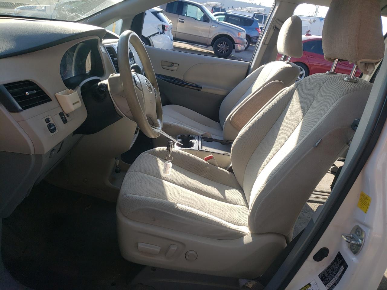 2011 Toyota Sienna - Image 7