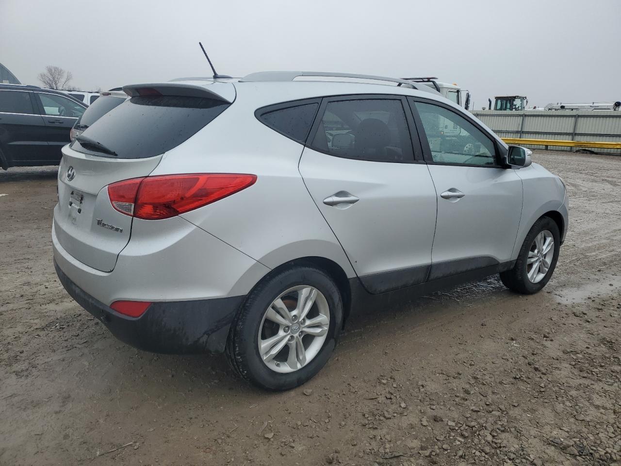 2012 Hyundai Tucson - Image 3