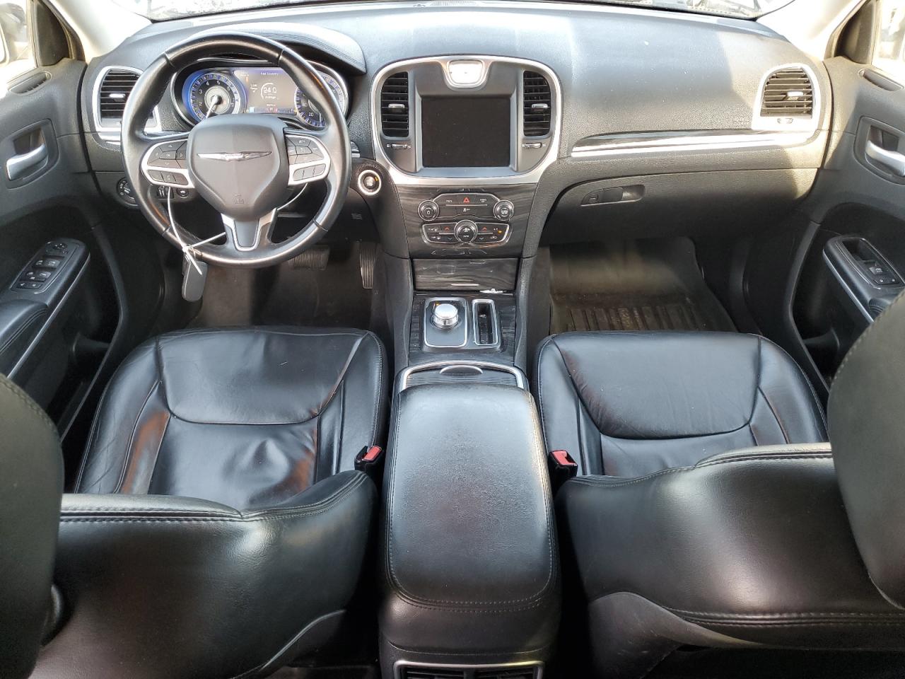 2017 Chrysler 300 - Image 8